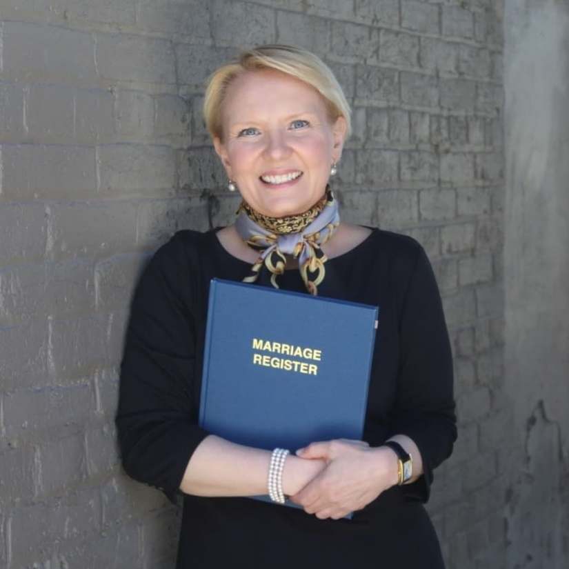 Port Hope and Cobourg Wedding Officiant for commitment ceremony, renewal of vows, marriage, elopement, handfasting