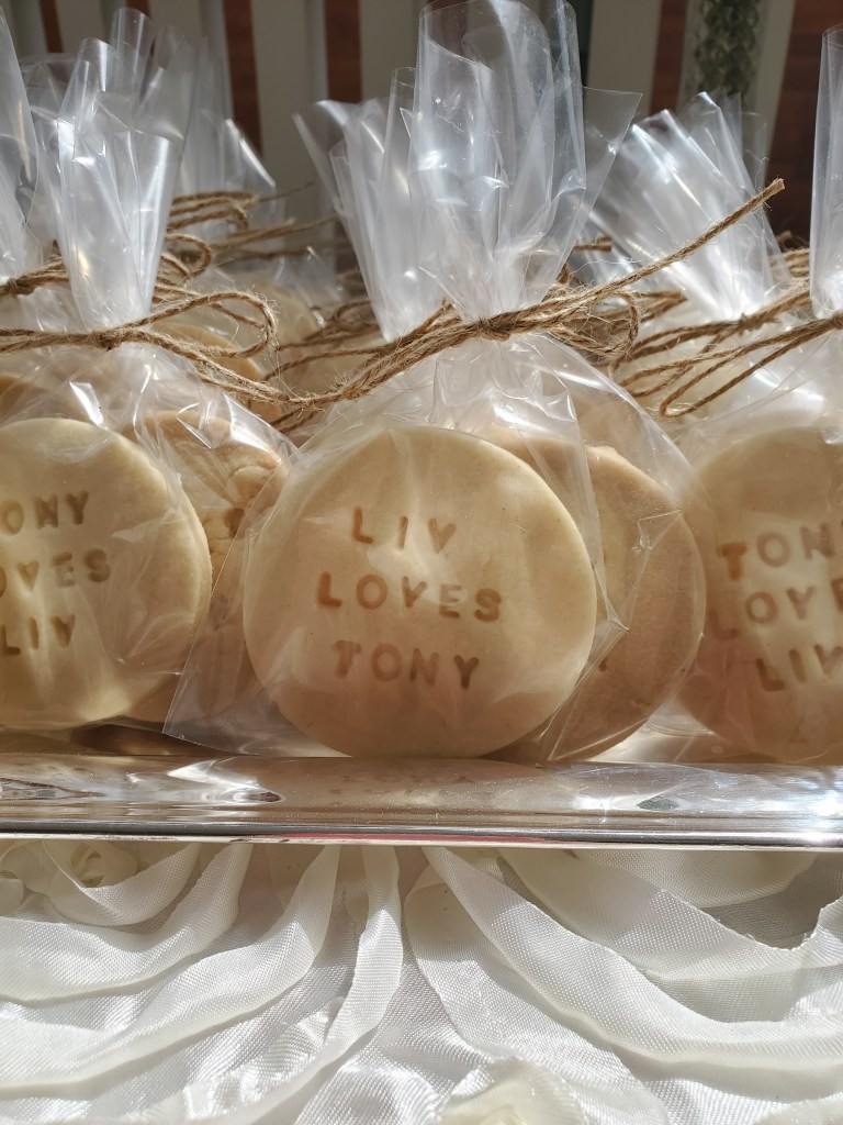 elopement-photographer-cake-baker-wedding-covid-mini-micro-wedding-backyard-ceremony-officiant-planner-coodinator-bowmanville-oshawa-cobourg/