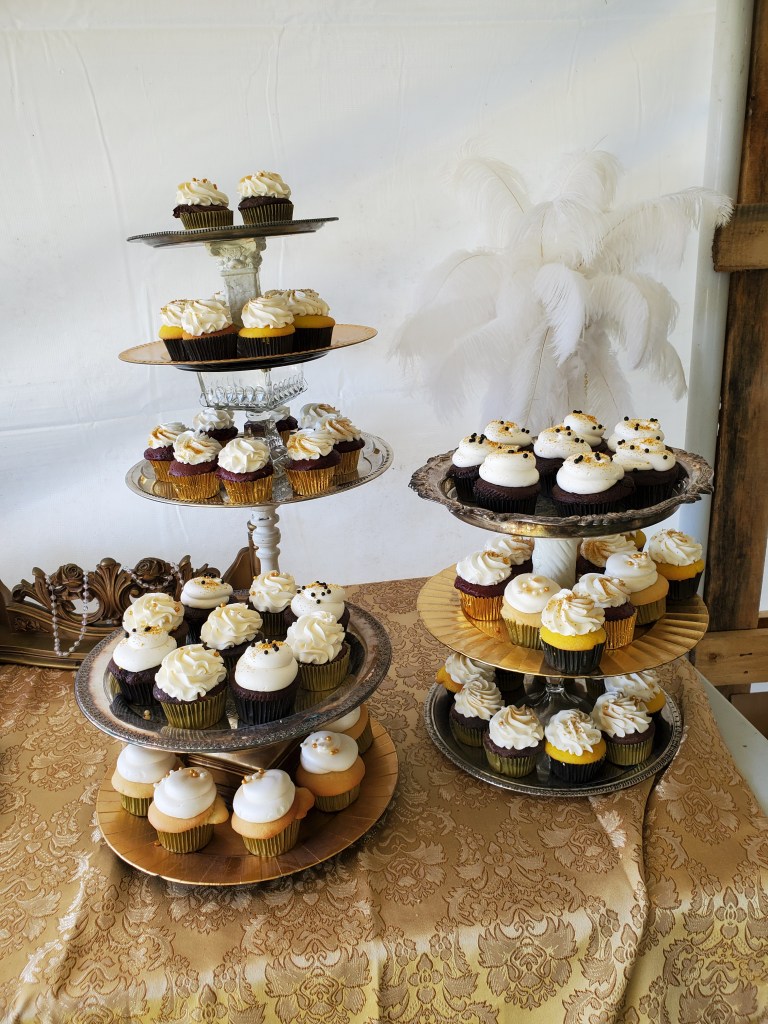 elopement-photographer-cake-baker-wedding-covid-mini-micro-wedding-backyard-ceremony-officiant-planner-coodinator-bowmanville-oshawa-cobourg-durham