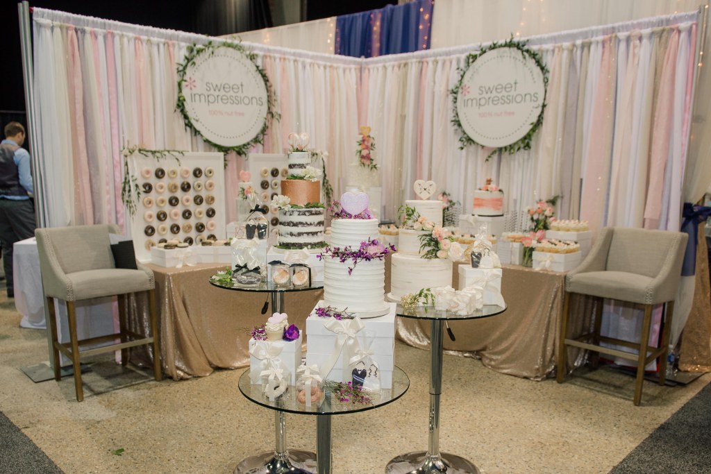 wedding-show-elopement-photographer-cake-baker-wedding-covid-mini-micro-wedding-backyard-ceremony-officiant-planner-coodinator-bowmanville-oshawa-cobourg/