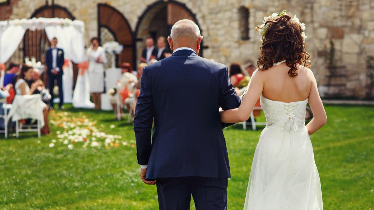 wedding-coach-venue-planner-coordinator-venue-makeup-artist-flowers-florist-caterer-bowmanville-ceremony-oshawa-peterborough-bobcaygeon-toronto/